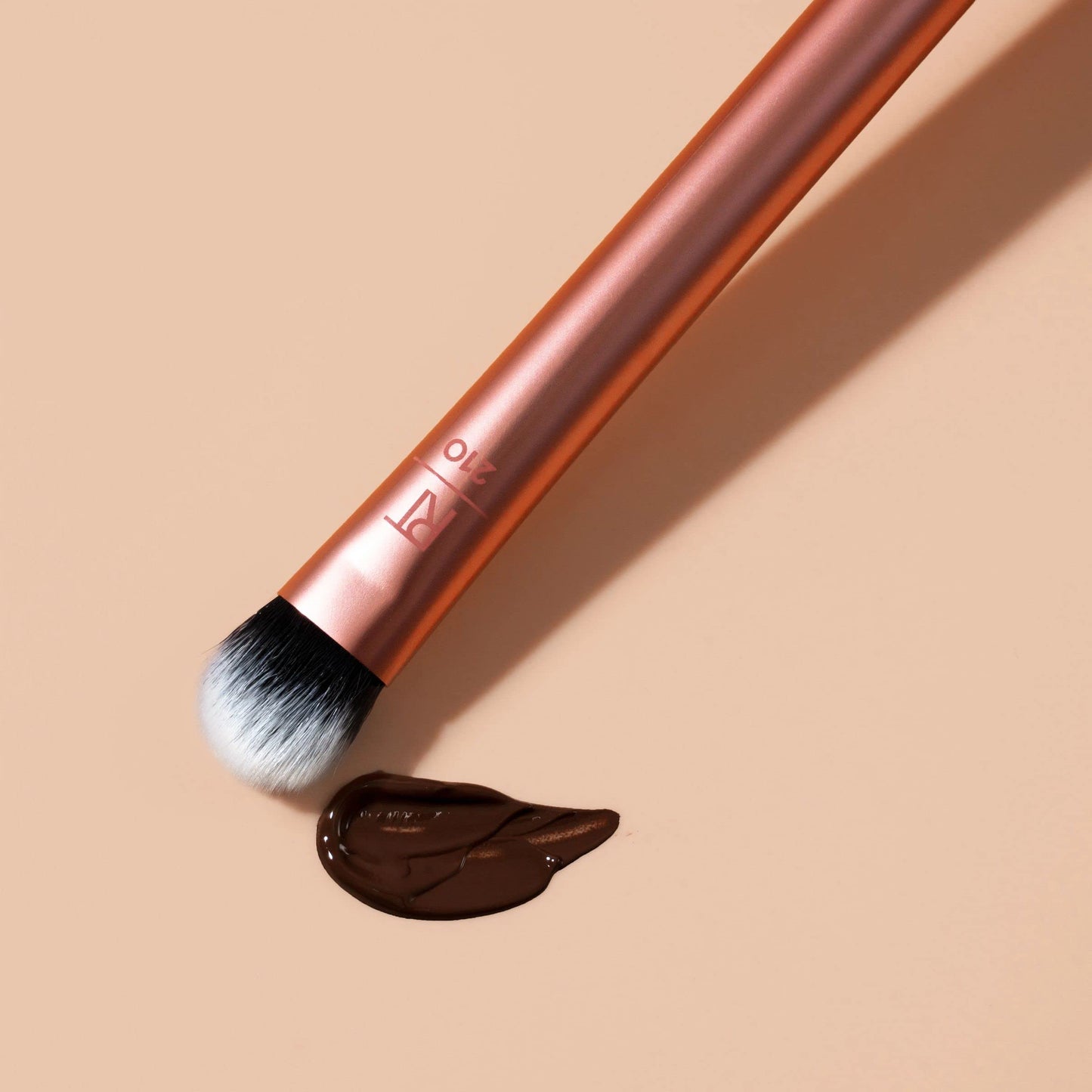 Real Techniques Brightening Concealer Makeup Brush + Eye Cream, Pink
