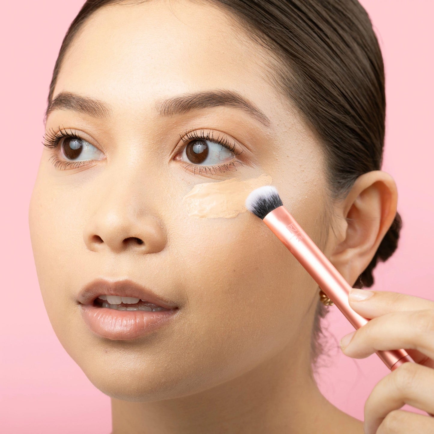 Real Techniques Brightening Concealer Makeup Brush + Eye Cream, Pink