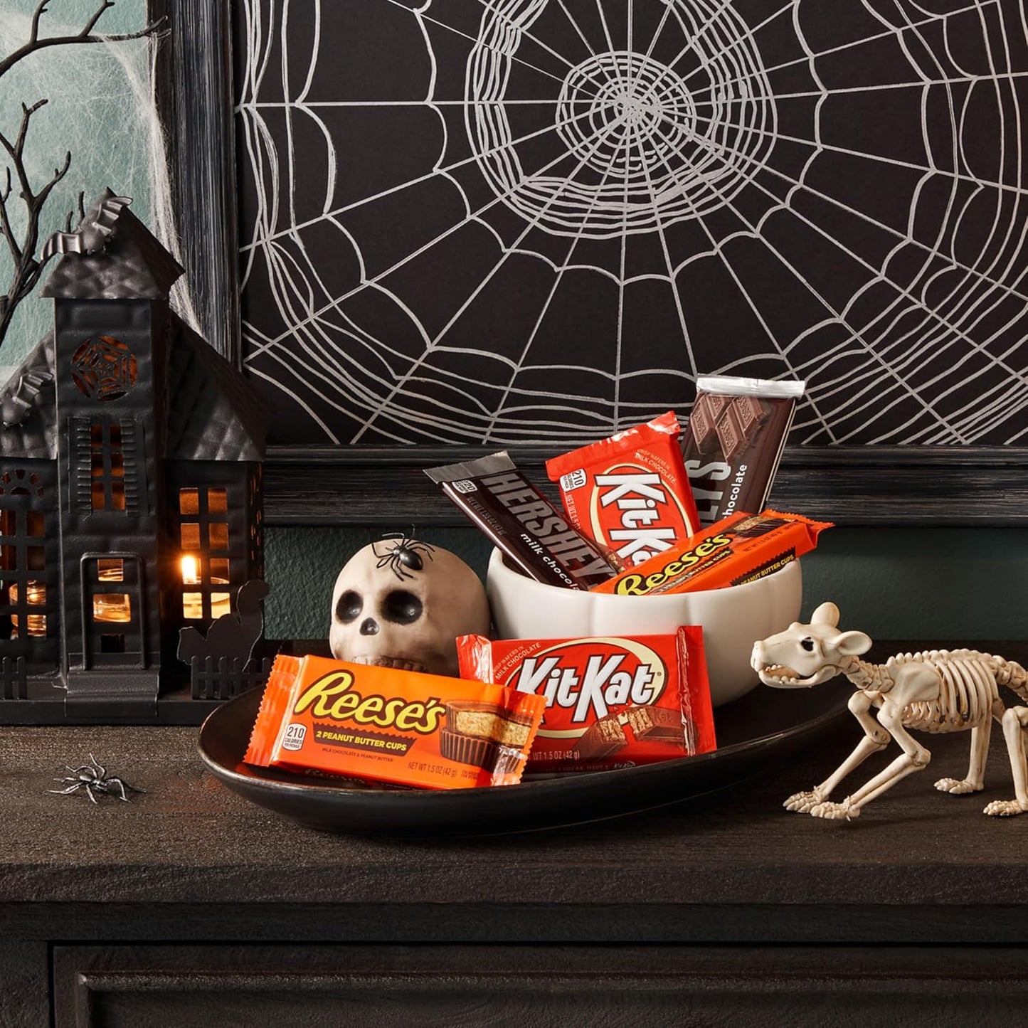 HERSHEY'S, KIT KAT and REESE'S Assorted Milk Chocolate, Halloween Candy Variety Box, 27.3 oz (18 Count)