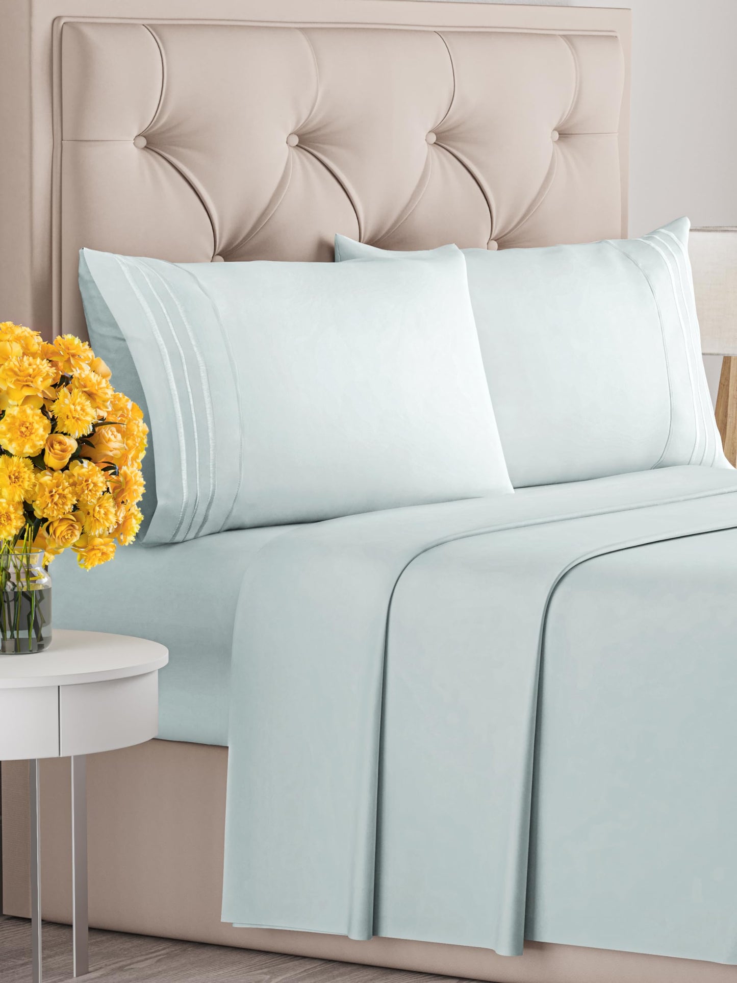 Queen Size 4 Piece Sheet Set - Comfy Breathable & Cooling Sheets - Hotel Luxury Bed Sheets for Women & Men - Deep Pockets, Easy-Fit, Extra Soft & Wrinkle Free Sheets - White Oeko-Tex Bed Sheet Set
