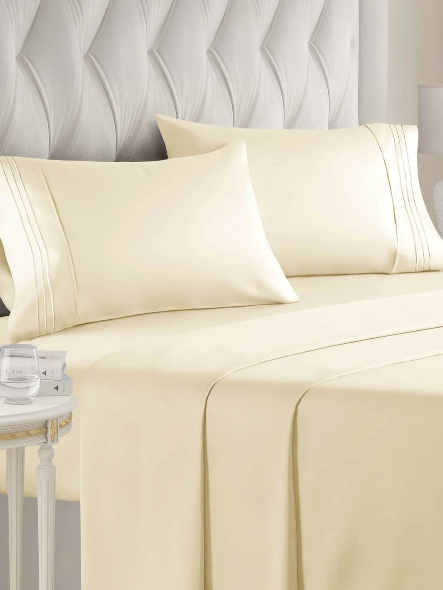 Queen Size 4 Piece Sheet Set - Comfy Breathable & Cooling Sheets - Hotel Luxury Bed Sheets for Women & Men - Deep Pockets, Easy-Fit, Extra Soft & Wrinkle Free Sheets - White Oeko-Tex Bed Sheet Set